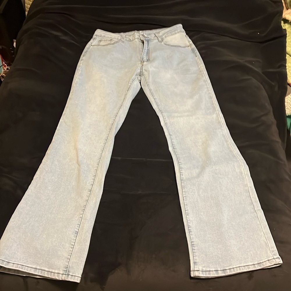 Women’s light wash bootcut jeans size 8